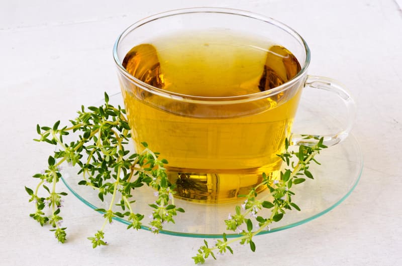 آویشن کوهی تازه با برگ های سبز و معطر